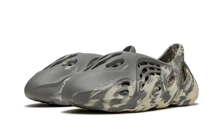 Yeezy Foam RNNR MXT Moon Gray - Image 1