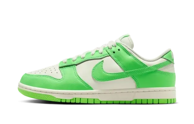 Nike Dunk Low Green Strike (W)