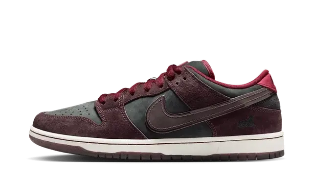 Nike SB Dunk Low Riot Skateshop