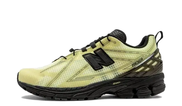 New Balance 1906R Pistachio Butter Black