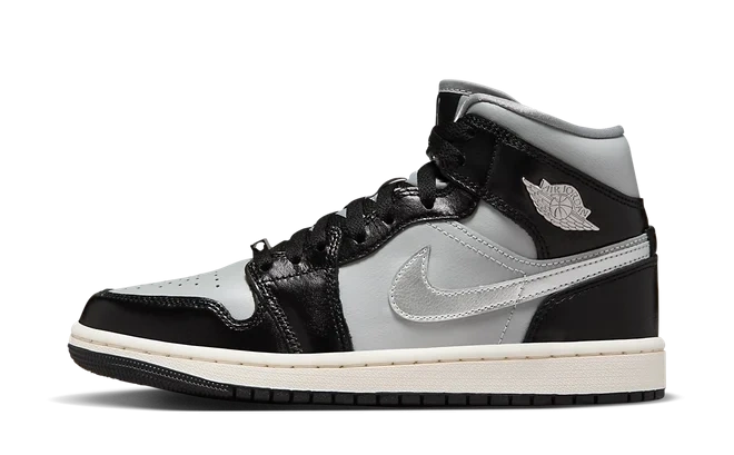 Air Jordan 1 Mid SE 'Black Chrome' (W)