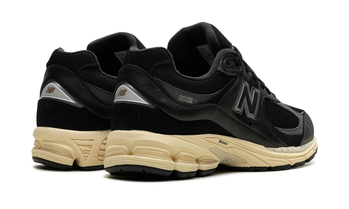 New Balance 2002R Black Vintage - Image 2