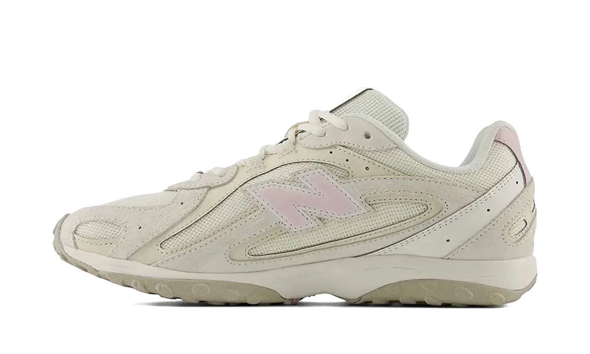 New Balance 204L Sea Salt Pink product photo