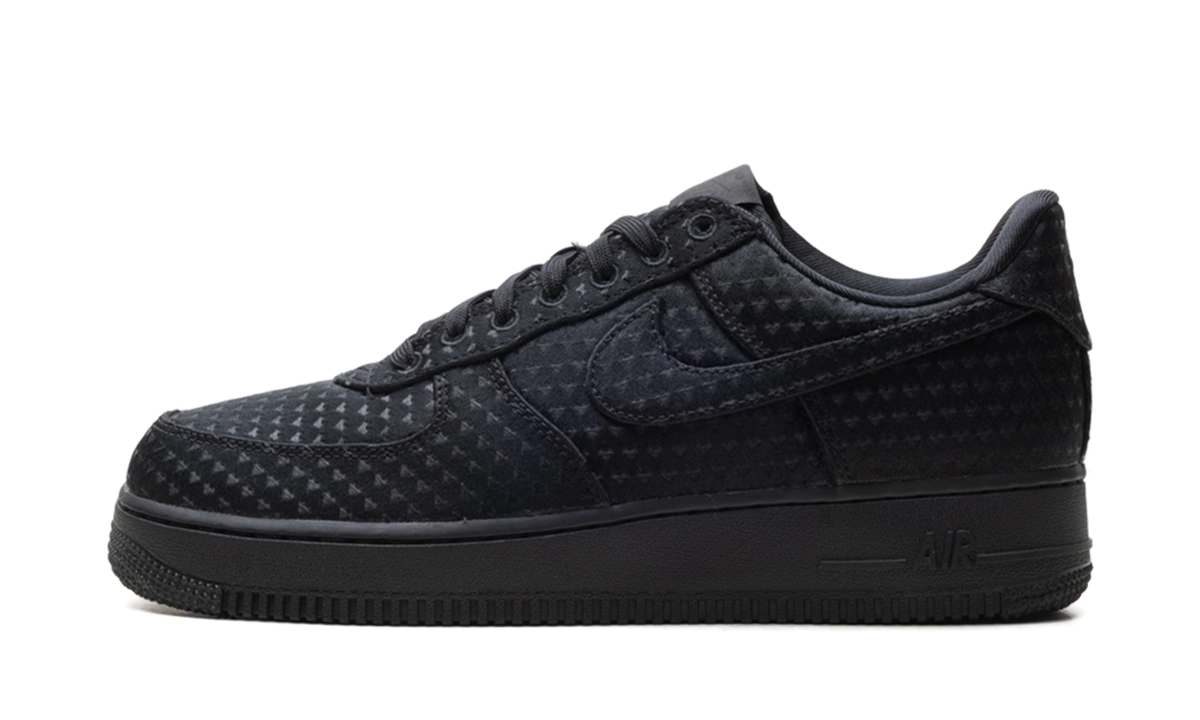Nike Air Force 1 Low Valentine's Day Triple Black (2026) (W) productfoto