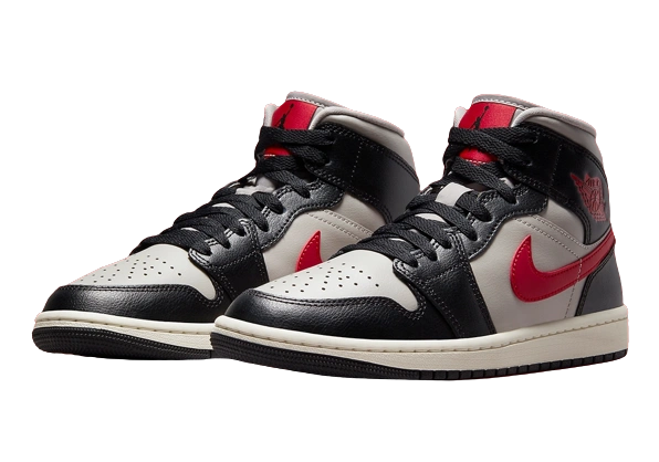Air Jordan 1 (W) - Image 1