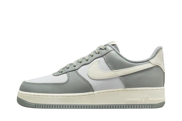 Foto del prodotto Nike Air Force 1 Low '07 LX Mica Green Coconut Milk