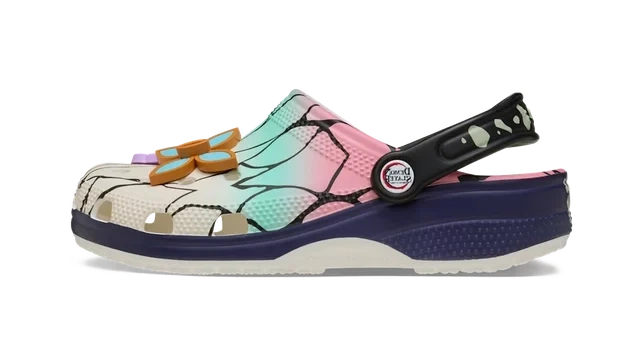 Crocs Classic Clog Demon Slayer Shinobu Kocho Produktfoto