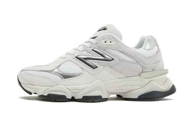 Photo du produit New Balance 9060 WMNS 'White & Metallic Silver' (W)