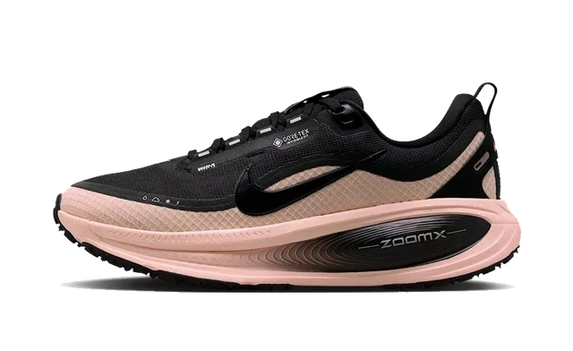 Nike Vomero 18 GORE-TEX WMNS 'Crimson Tint' (W) Produktfoto