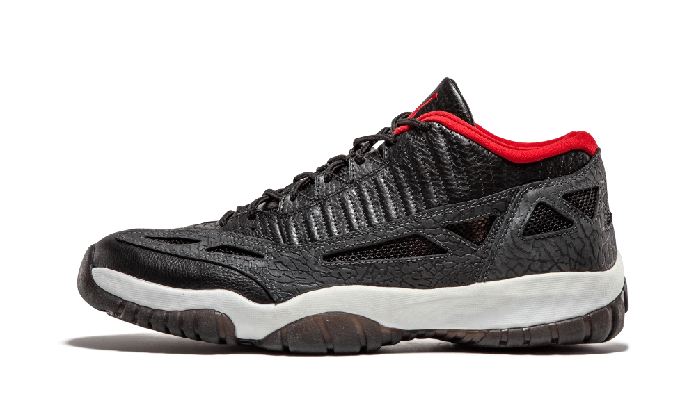 Jordan 11 Retro Low IE Bred productfoto
