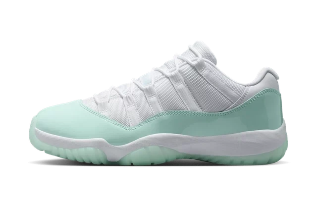 Jordan 11 Retro Low Igloo (W) productfoto
