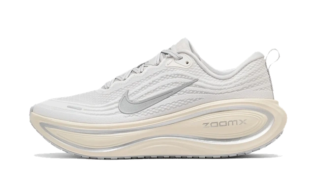 Nike Vomero Plus Running is Mental product photo