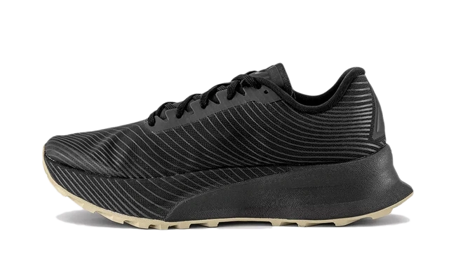 Nike ACG ZoomX Ultrafly Trail SP Black Vegas Gold Produktfoto