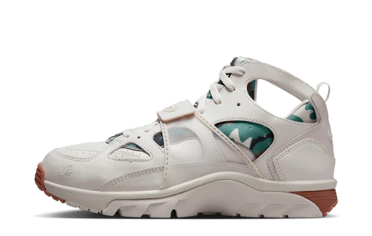 Nike Air Trainer Huarache Corteiz Light Bone productfoto