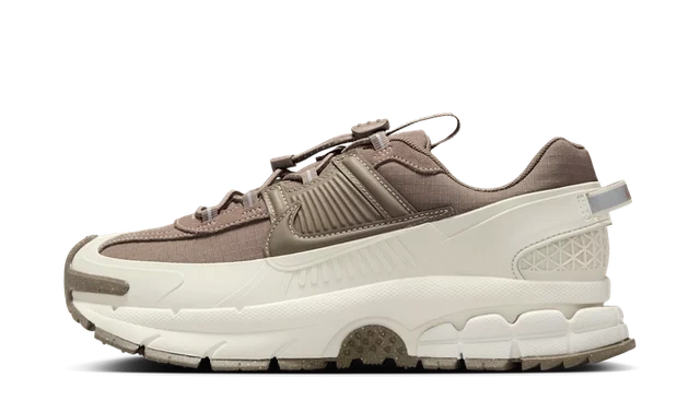 Nike Zoom Vomero 5 Roam Light Bone Mink Brown (W) Produktfoto