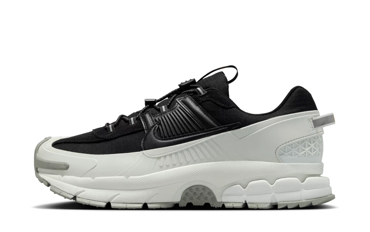 Nike Zoom Vomero Roam 'Black & Light Silver' Produktfoto