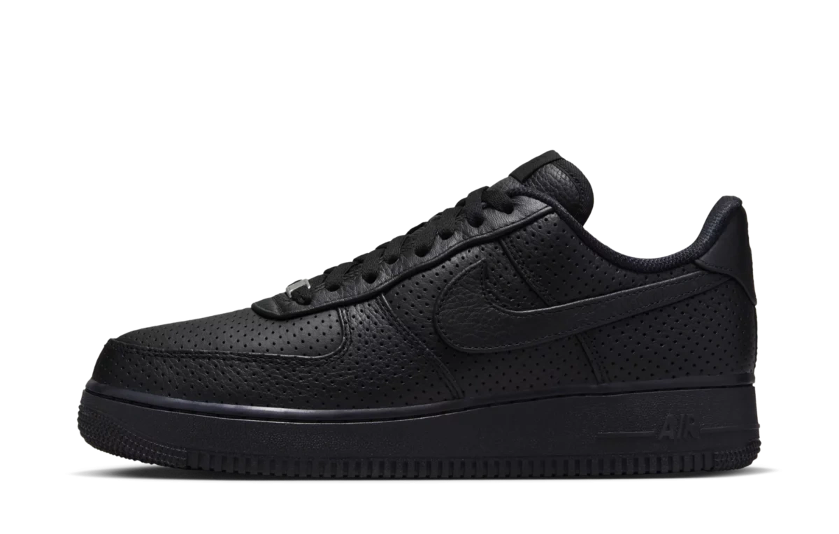 Photo du produit Nike Air Force 1 Low SP Triple Black Perforated
