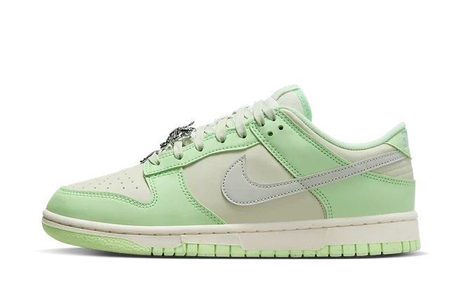 Nike Dunk Low SE 'Sea Glass' (W) product photo