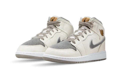 Air Jordan 1 Mid SE 'Velvet Toe' (GS) - Image 1