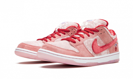 Nike SB Dunk Low StrangeLove Skateboards (Regular Box)
