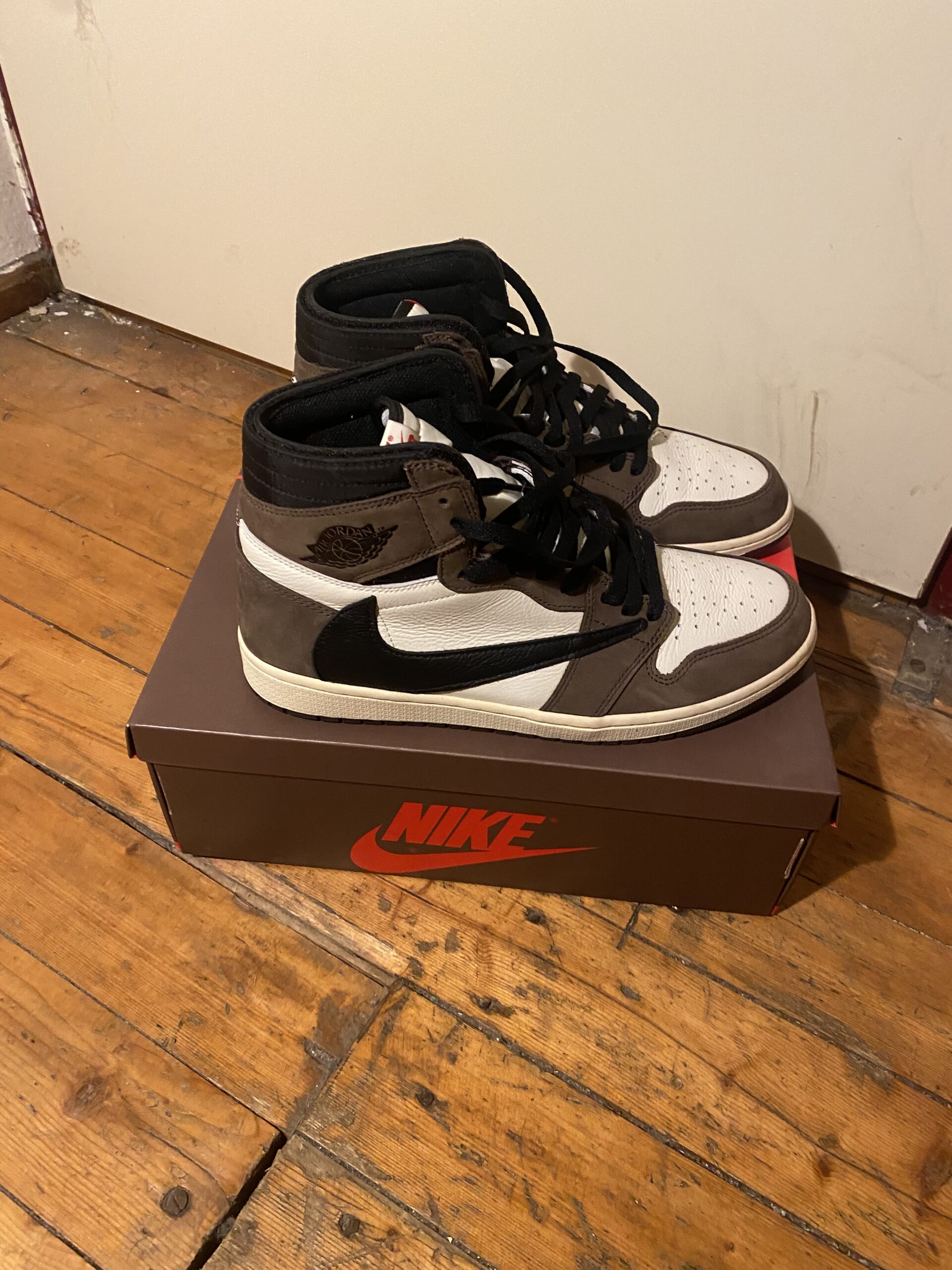 Jordan 1 Retro High Travis Scott