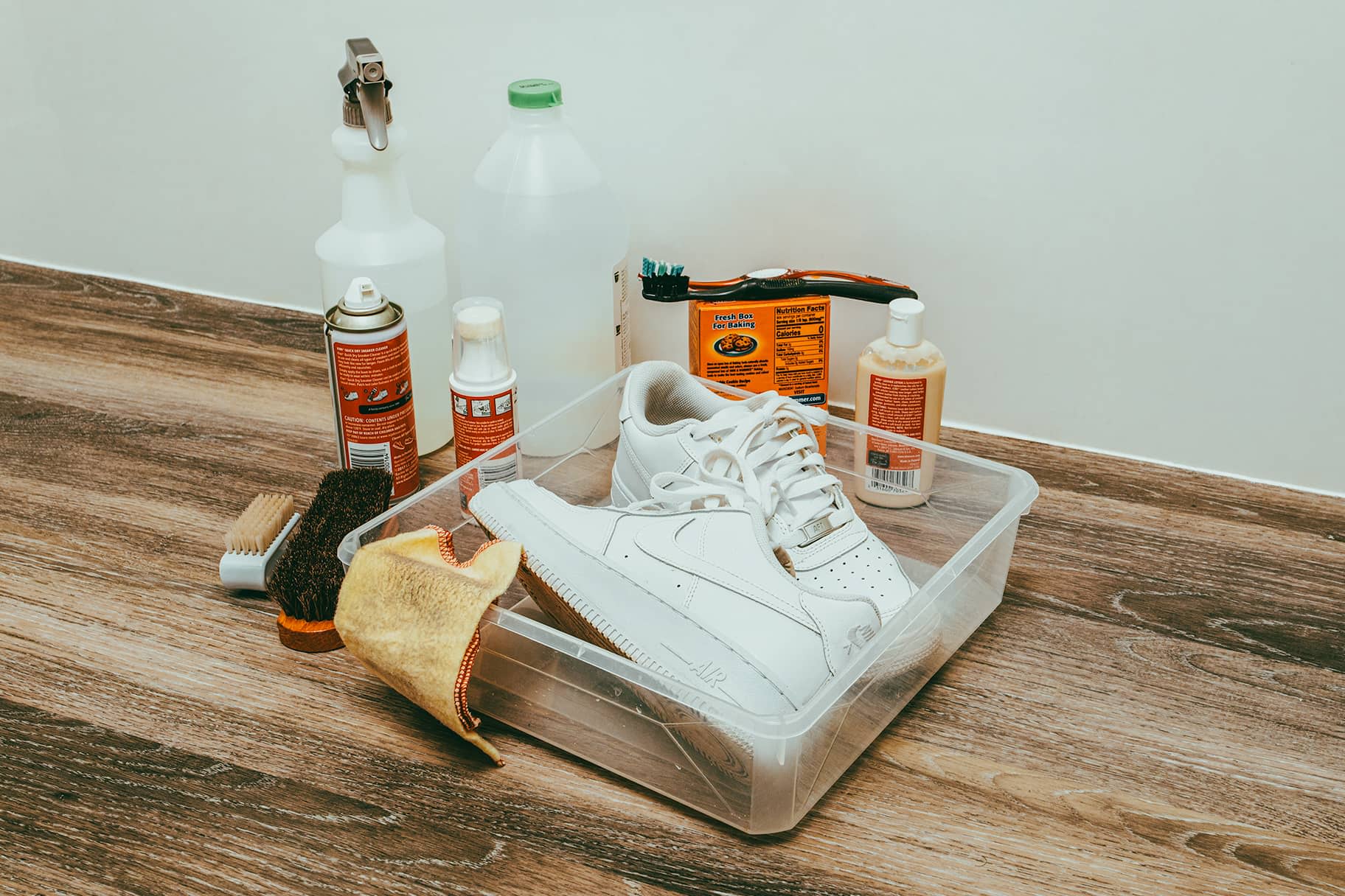 Read more about the article Do we have to keep our white sneakers clean?